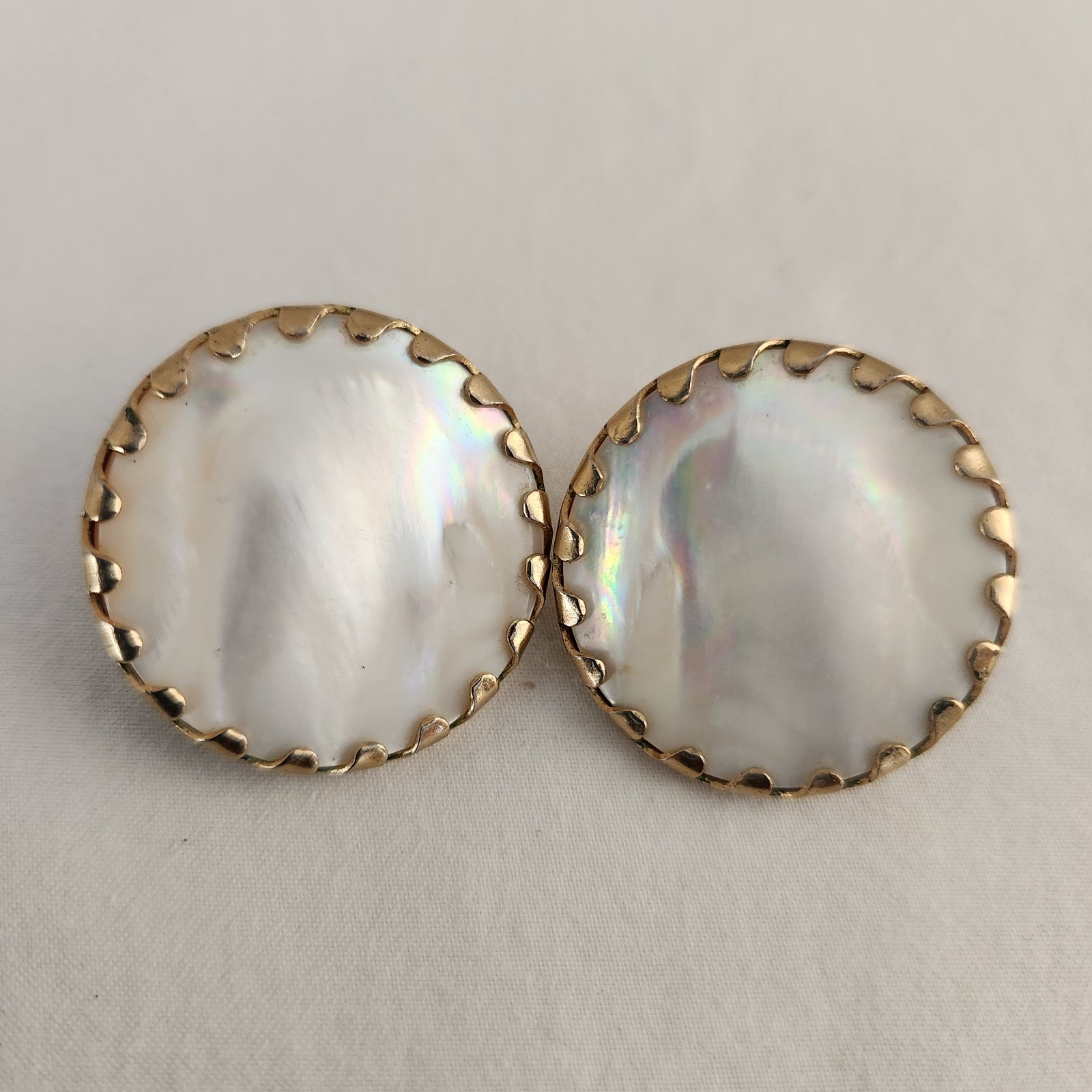 Sarah Coventry Mother of Pearl Disc Button Clip On Earrings Gold Tone Vintage