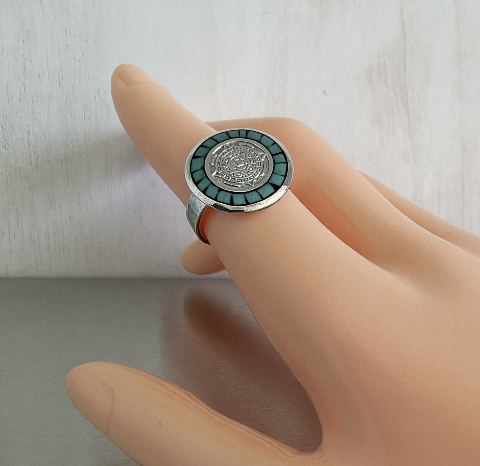 Turquoise Chip Inlay Aztec Calendar Motif Ring 925 Sterling Silver Size 7