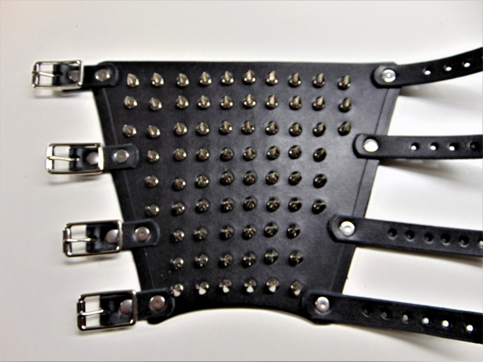 JUDAS ISCARIOT LEATHER SPIKED GAUNTLET BLACK METAL (MDLG0006)