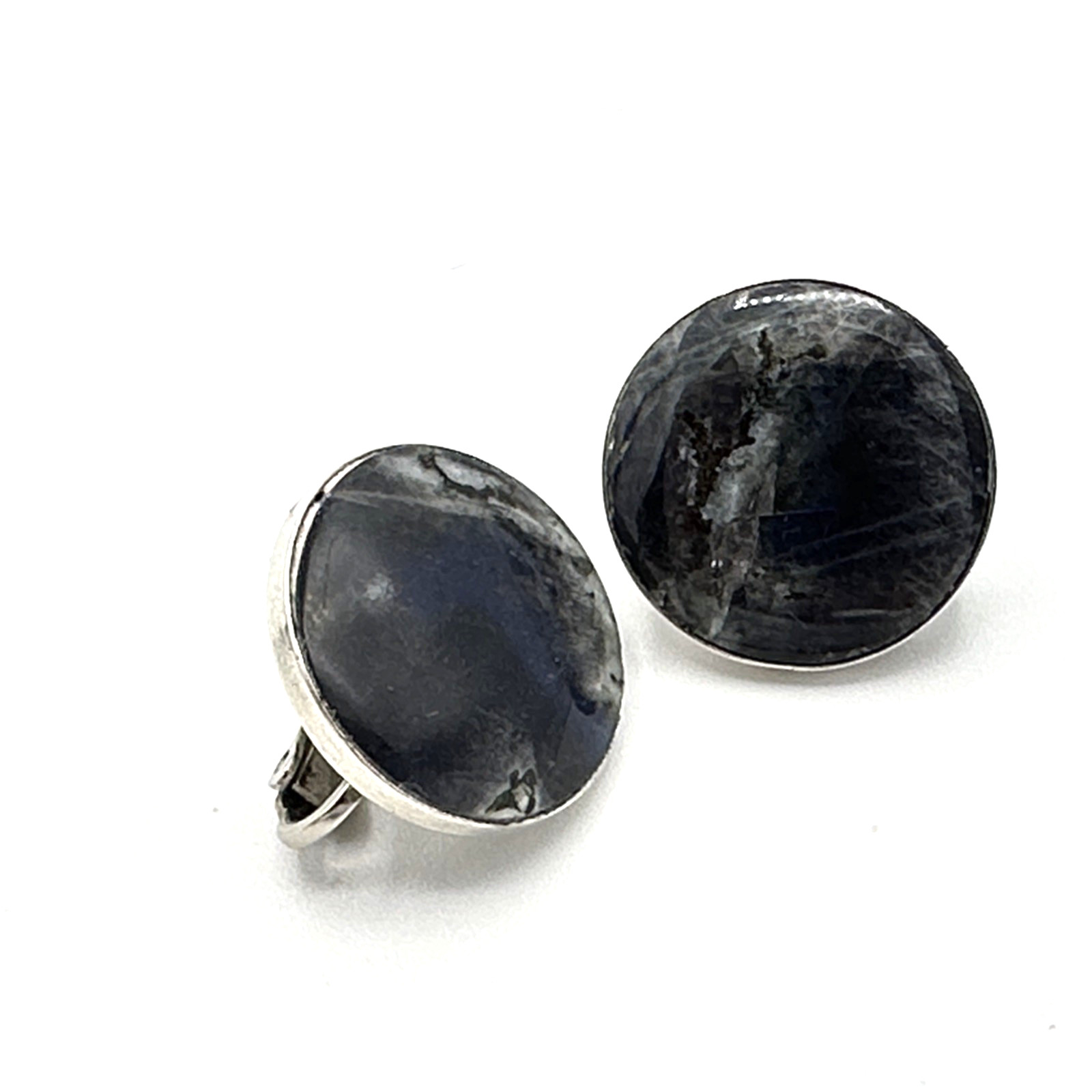 LABRADORITE vintage earrings – round blue-flash gray stone signed 3/4″ clip-ons