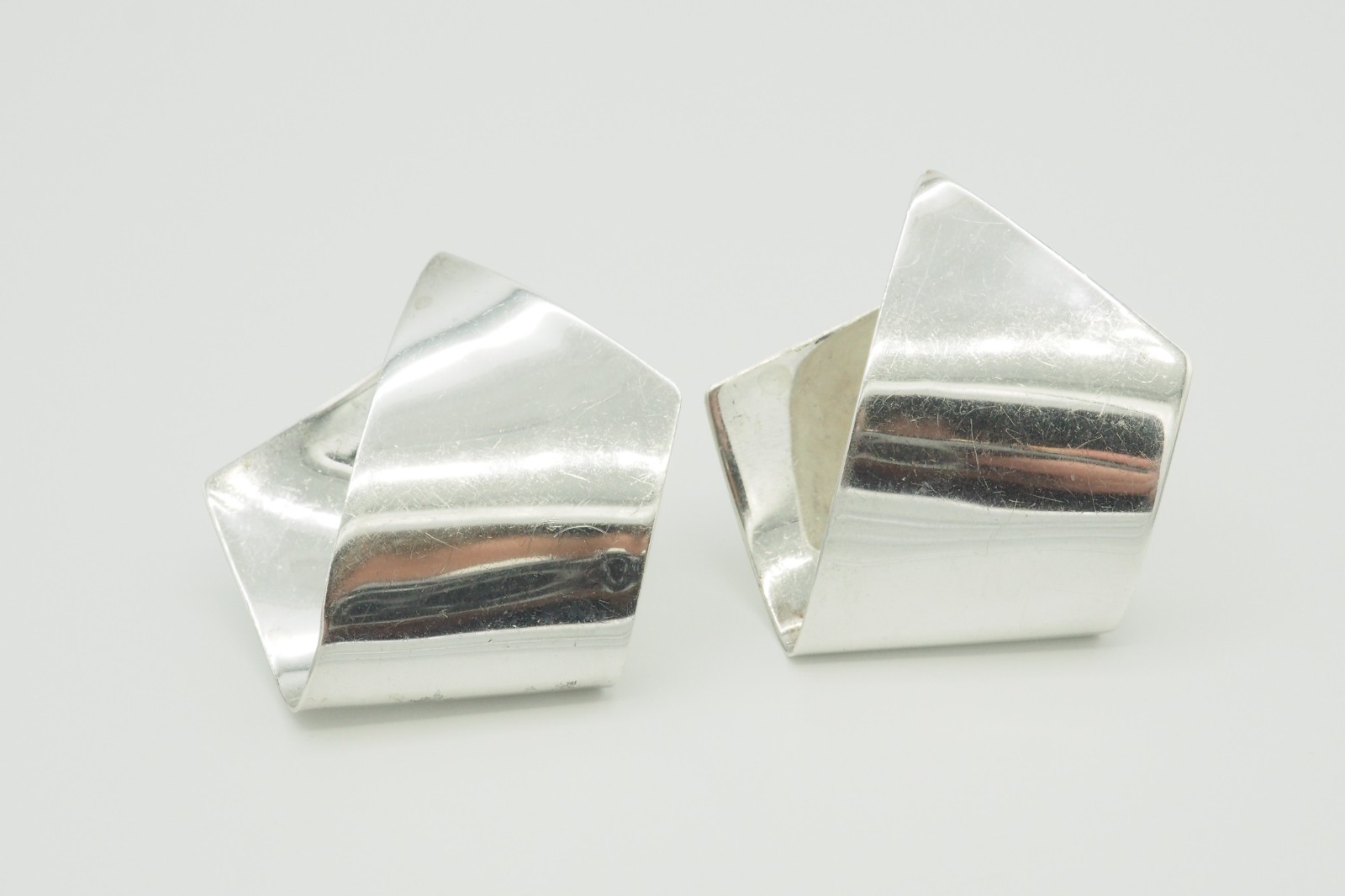 VTG Susan Cummings sterling silver folded abstract Modern large clip on earrings