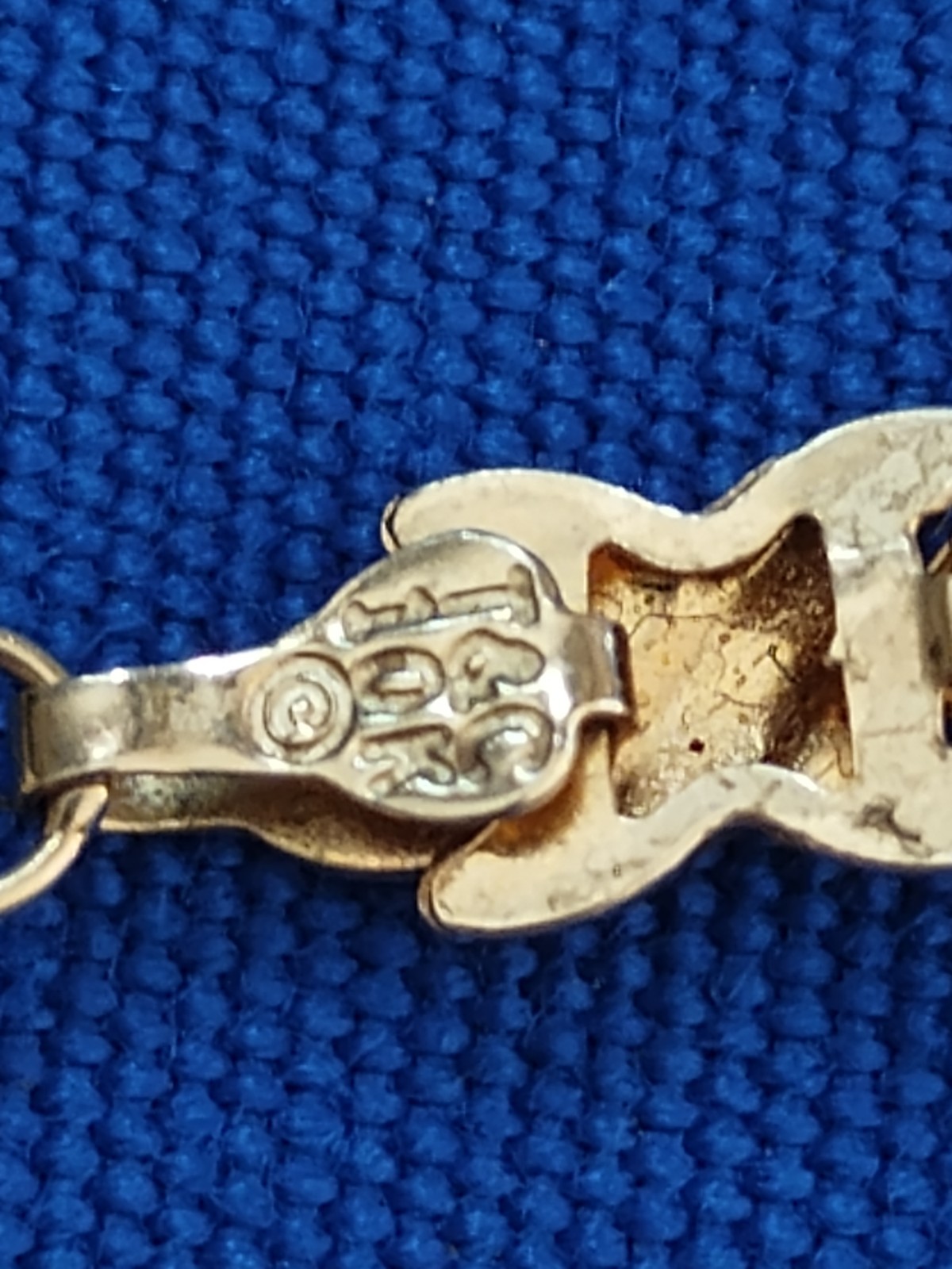 10k Gold, T&C Hugs and Kisses Bracelet 7.25 inch long.
