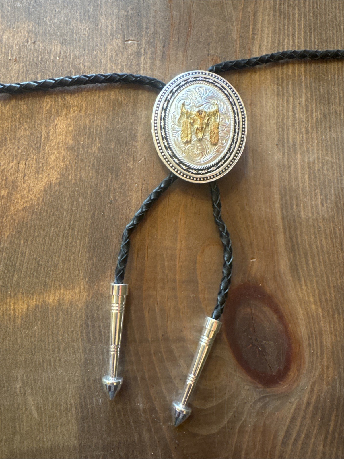Montana Silversmiths Bull Head Feathers Native American Bolo Tie Silver Tone