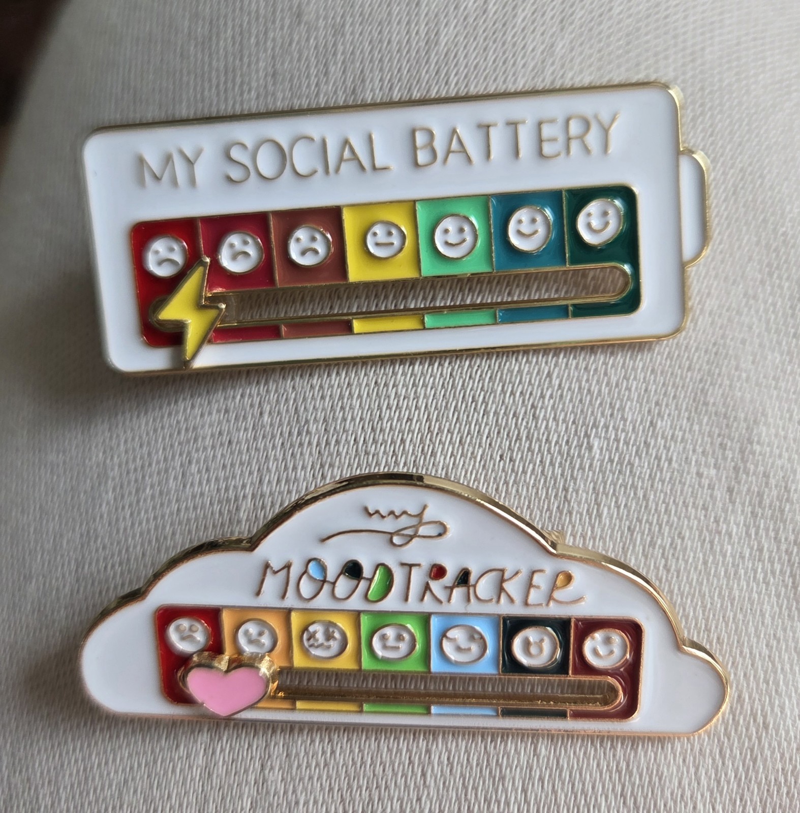Social Battery and Mood Tracker Slider Pin – 7-Mood Expression Interactive Pin