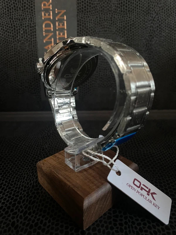 Classic Luxury Silver Quartz Watch with Blue Accents