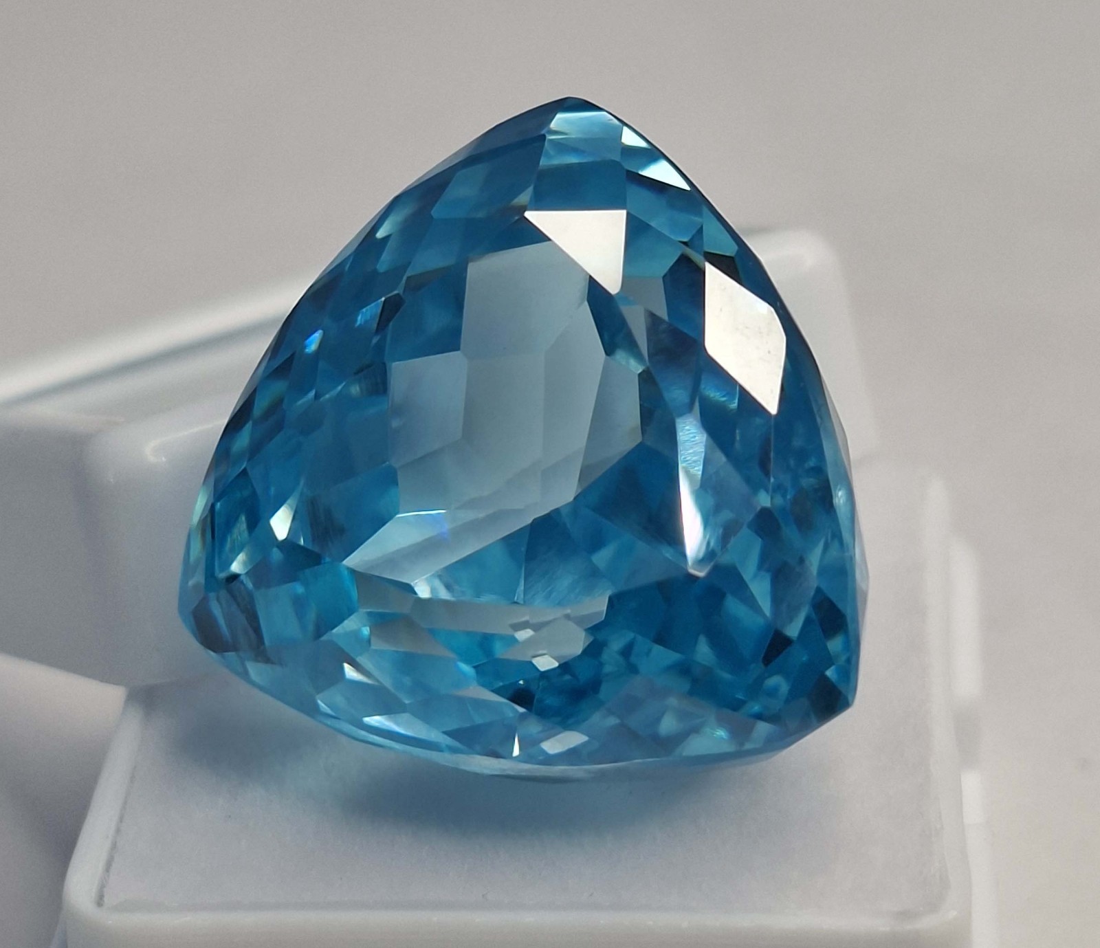 Blue Zircon Cambodia Trillion Cut 95-97Ct Natural Certified Loose Gemstone RK876