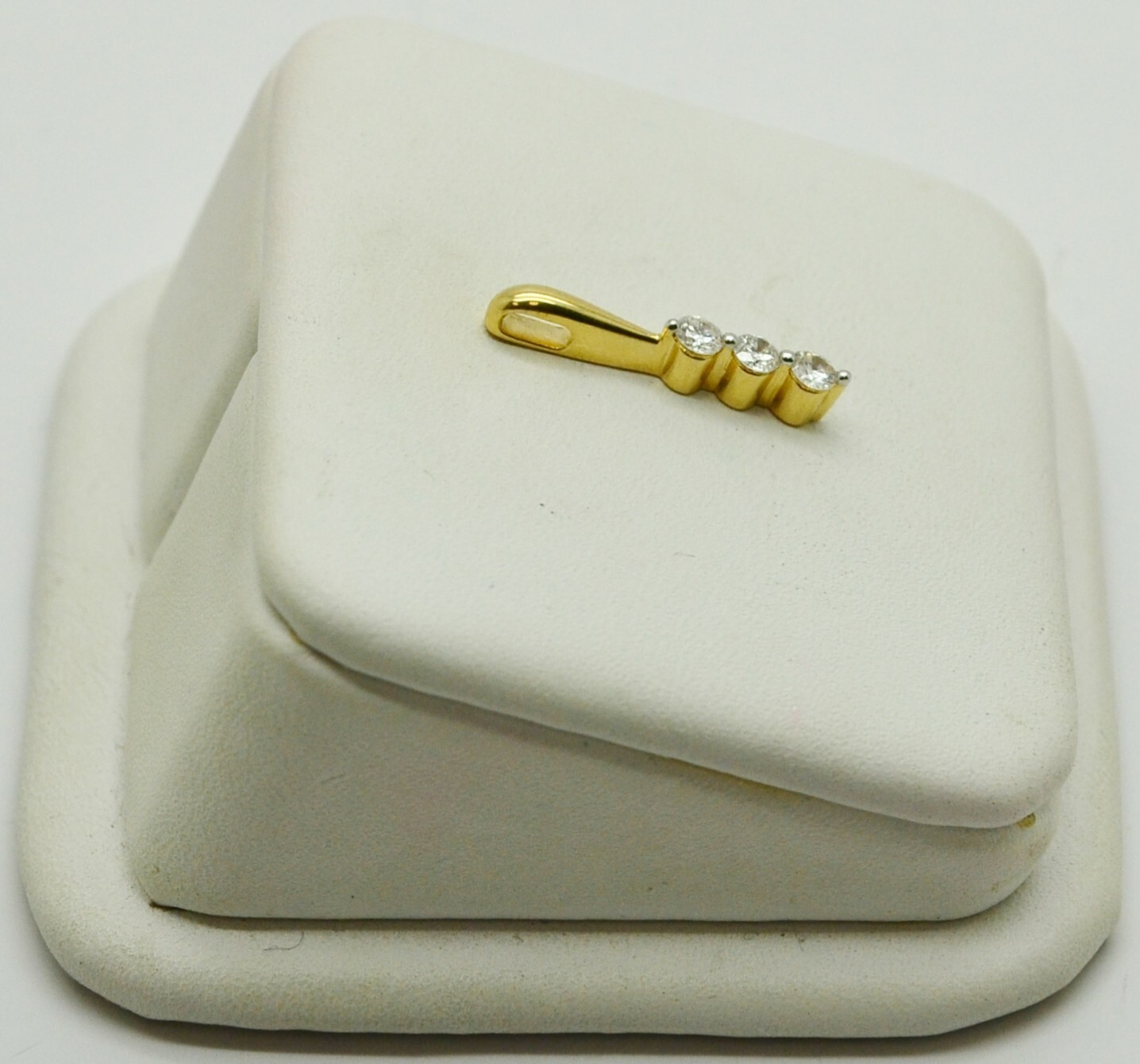 Beautiful Petite 14K Yellow Gold .09CT Diamonds Pendant GOLD-3372