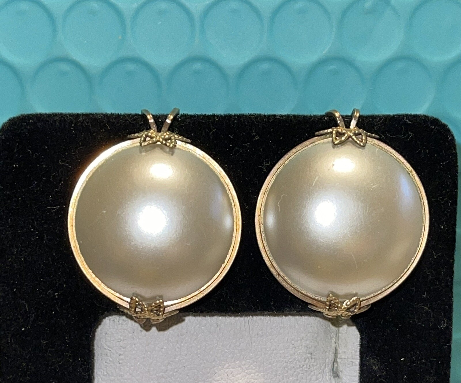 Vintage MCM Round Hillcraft White Cabochon Faux Pearl Clip Earrings
