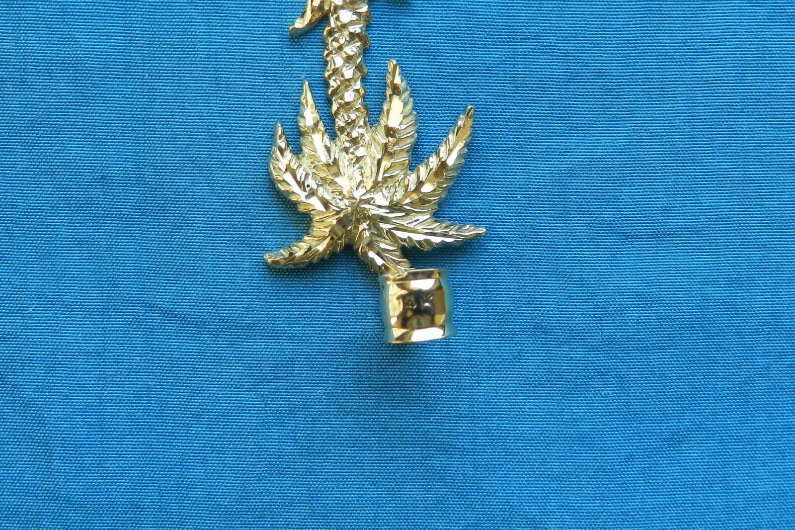 14k Yellow Gold Palm Tree Pendant *2.4 Grams*