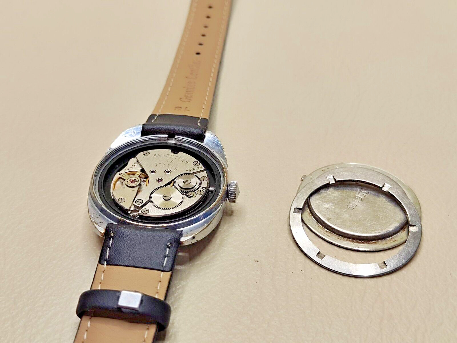 Poljot 2614.2H men’s mechanical wristwatch 17 stones white dial date indicator