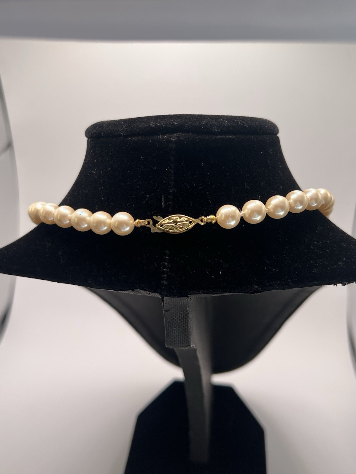 Vintage Pearl Necklace, 1950s , Single Strand. Pearl