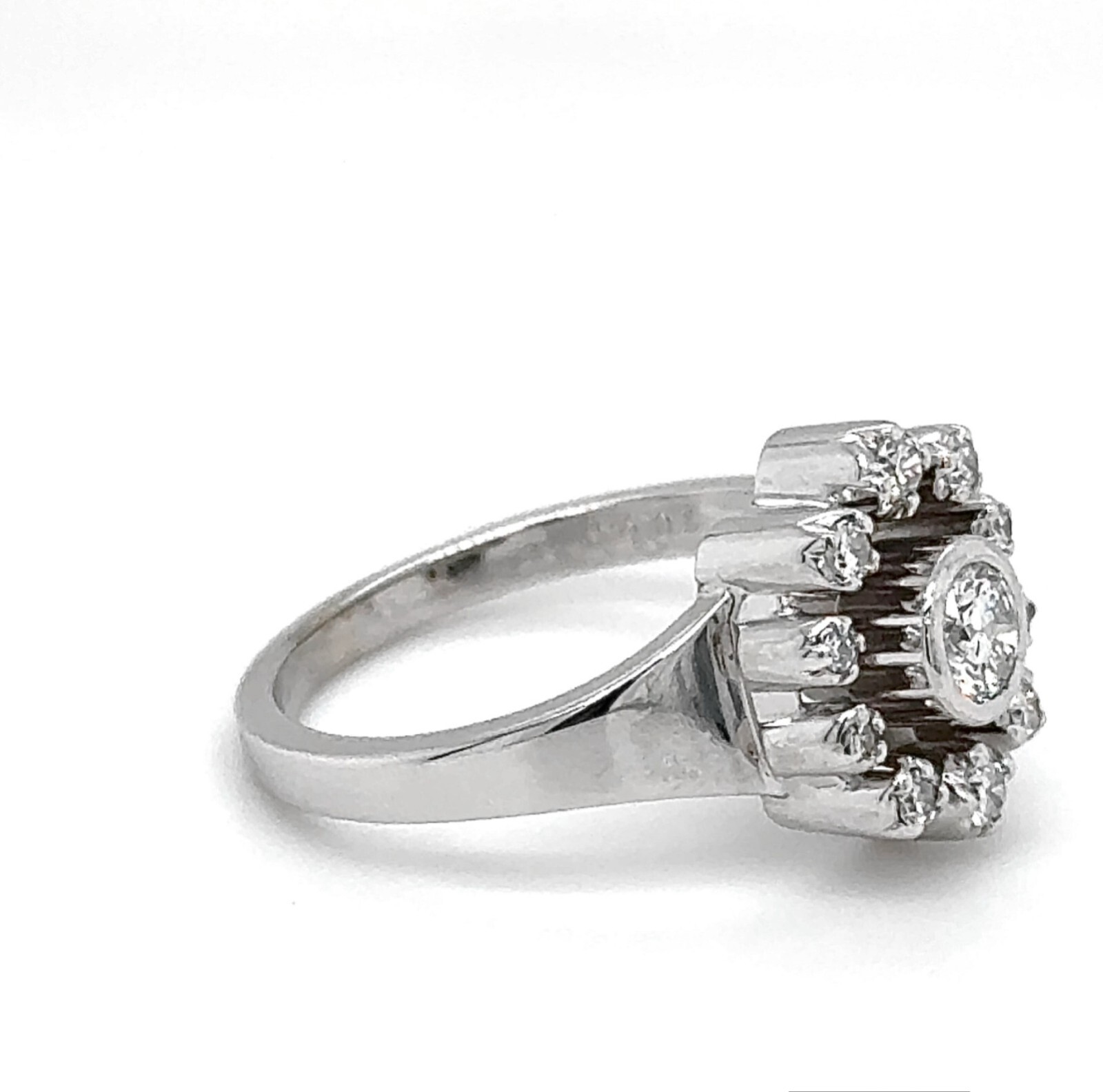 Vintage 18ct (750) White Gold Ring with Fine Diamonds