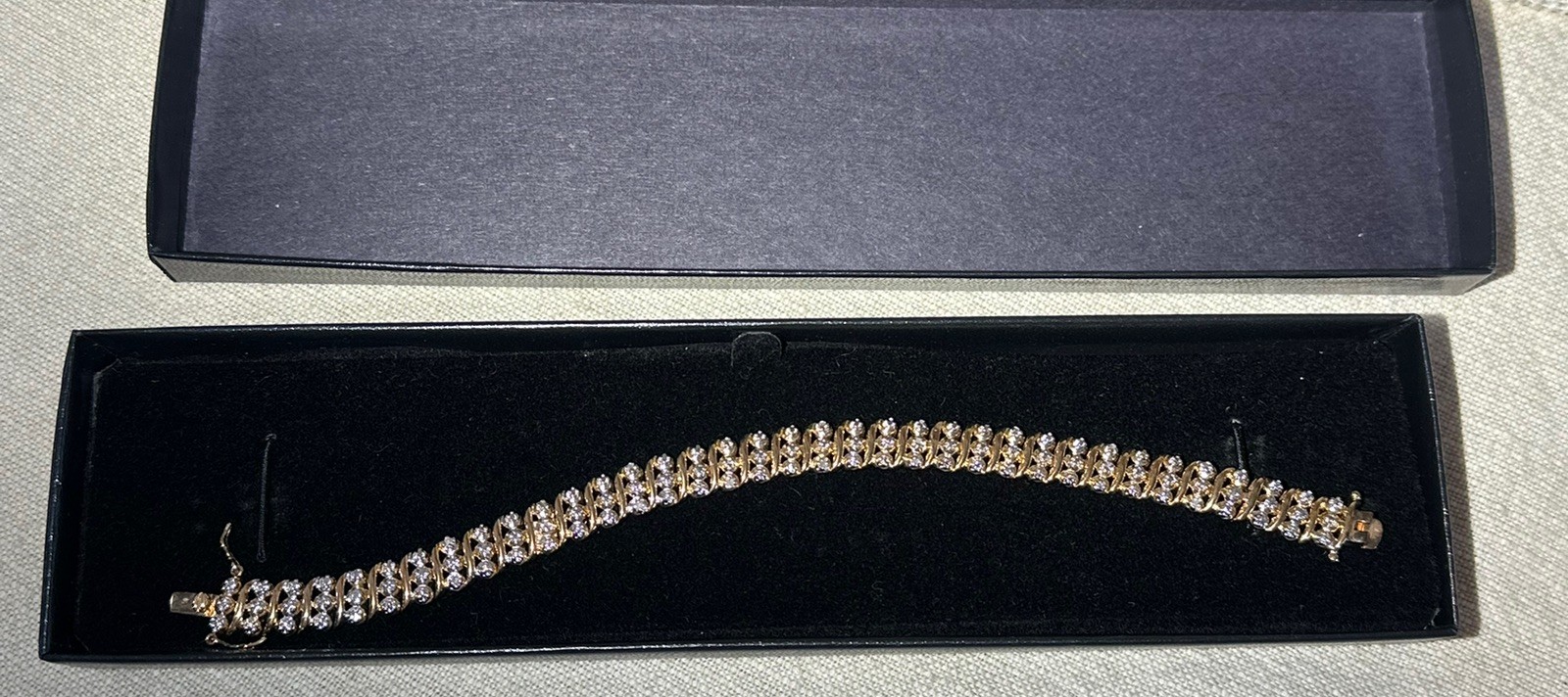 Beautiful Sterling Silver 925 Tennis Bracelet 9in 18.8g