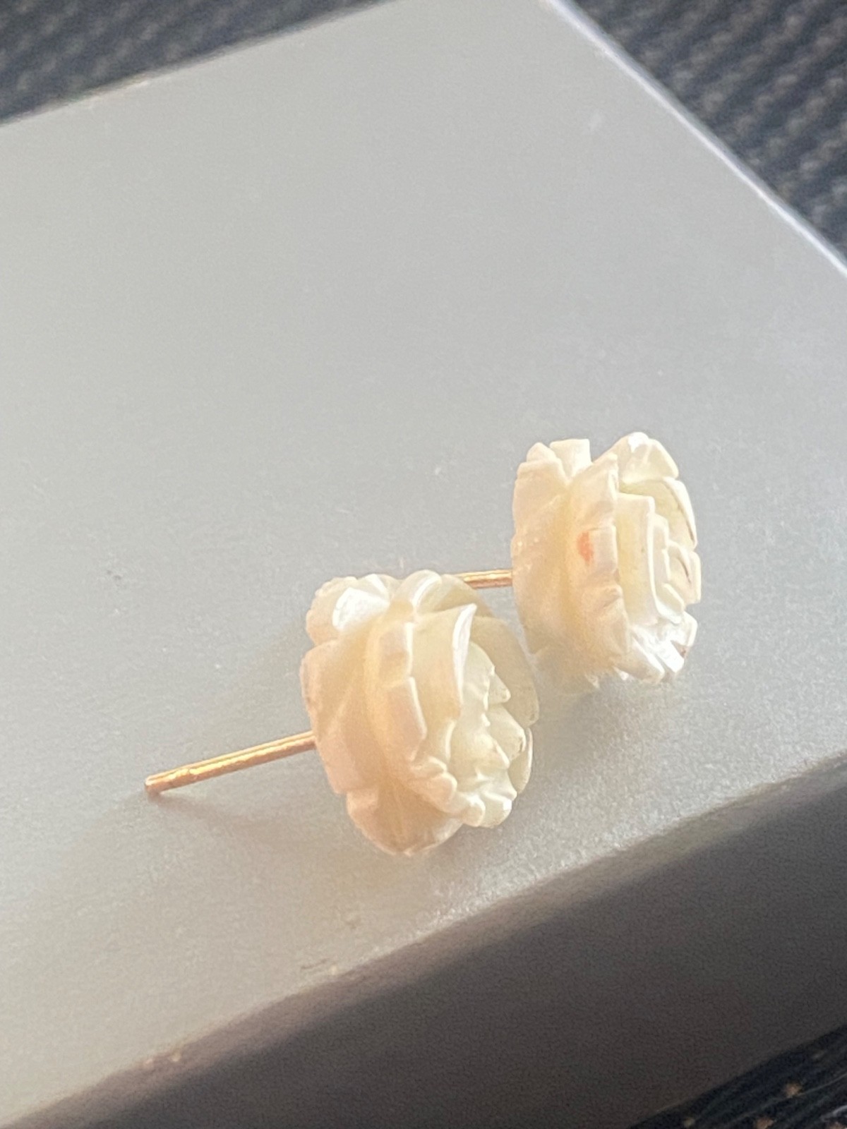 EarRings 14ct gold post Trifari Carved white Roses