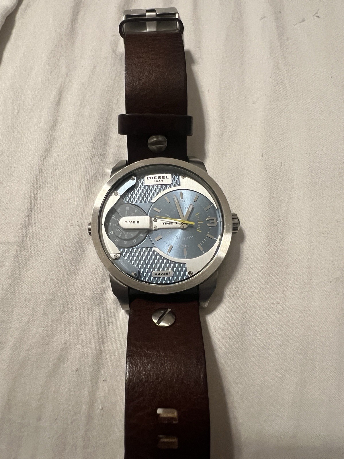 Diesel Quartz Beautiful Blue Dial Watch Stainless Steel Leather Strap DZ7321