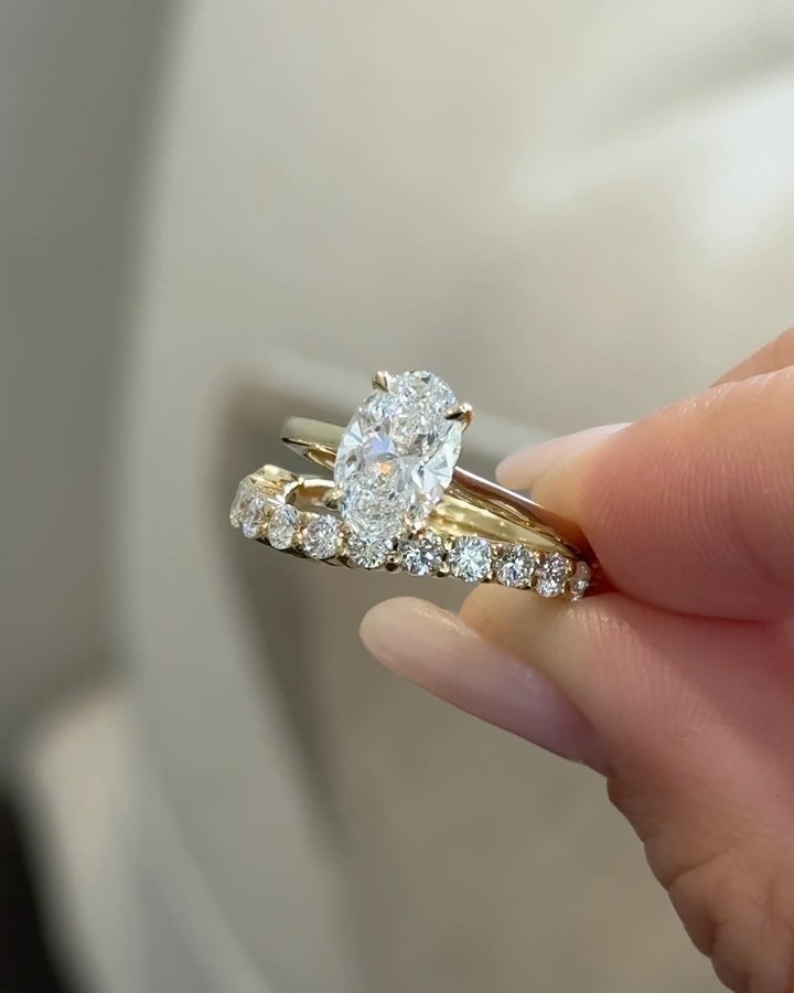 3.33 Ct Oval Cut Lab Grown Diamond Ring & Round Cut Diamomd Band 14K Yellow Gold