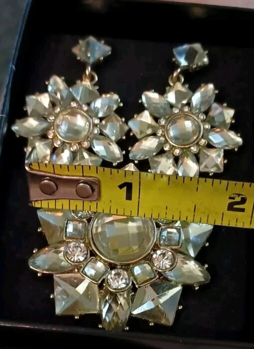 Brooch & Earrings Gift Set Faux Stones diamonds and Rhinestones.
