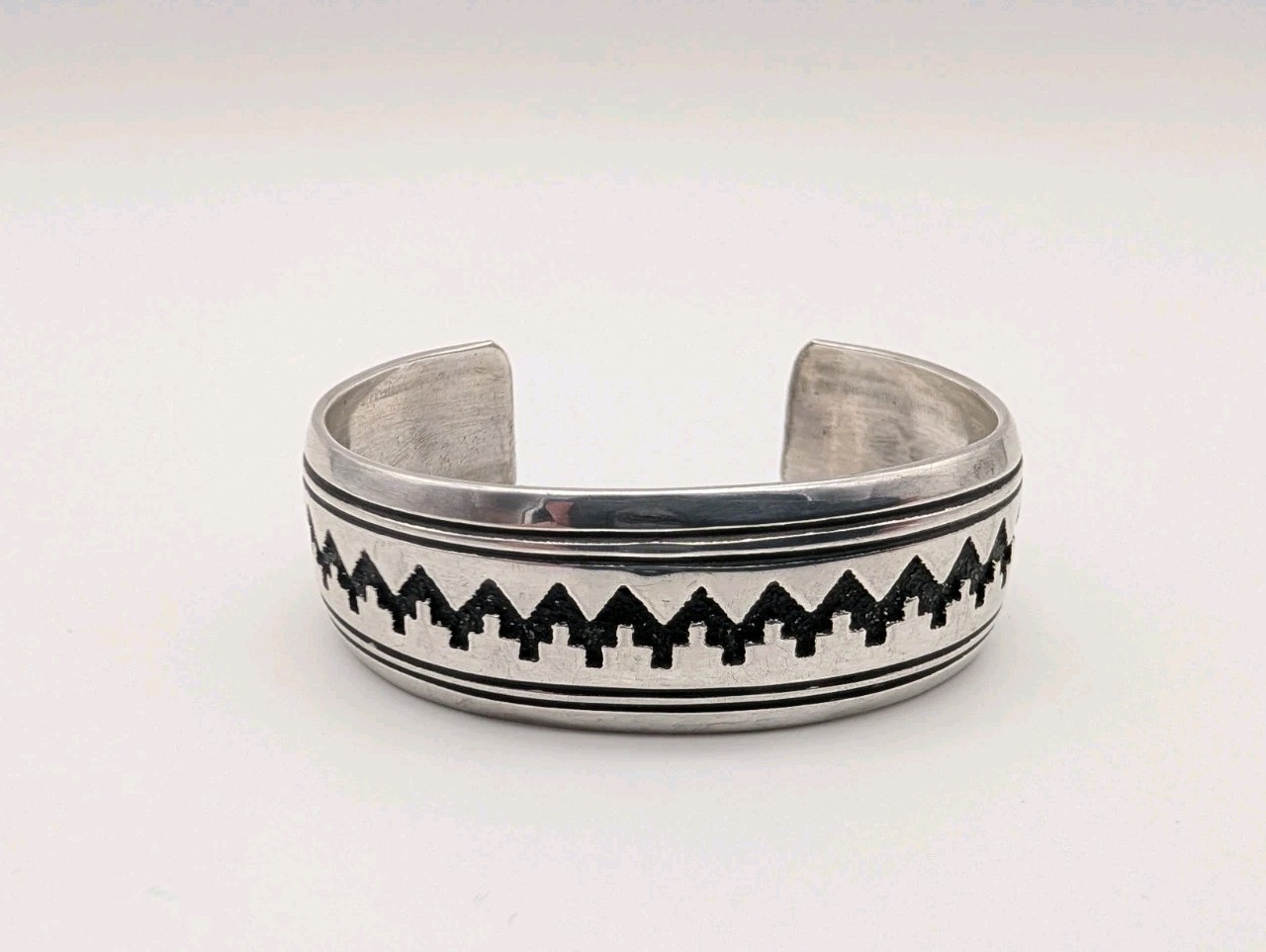 Vintage Navajo Tommy Singer Handmade Sterling Silver Cuff Bracelet Stacker Sz 6½