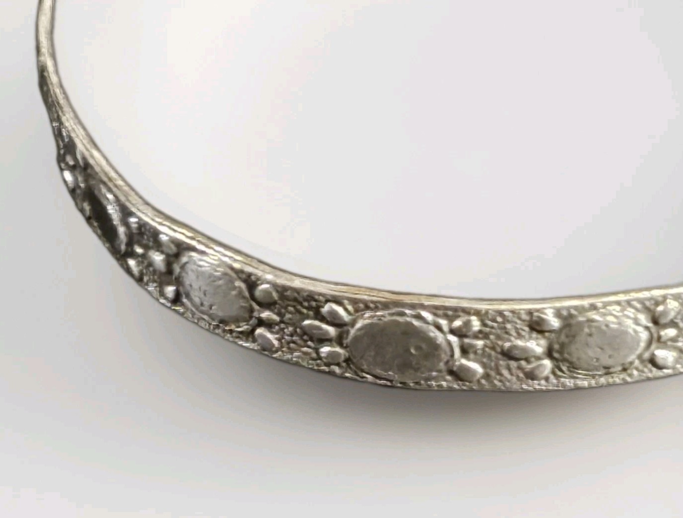 Vintage Mexico Taxco 925 Sterling Silver Bangle Bracelet 12.35 Grams 2 3/4″ Dia