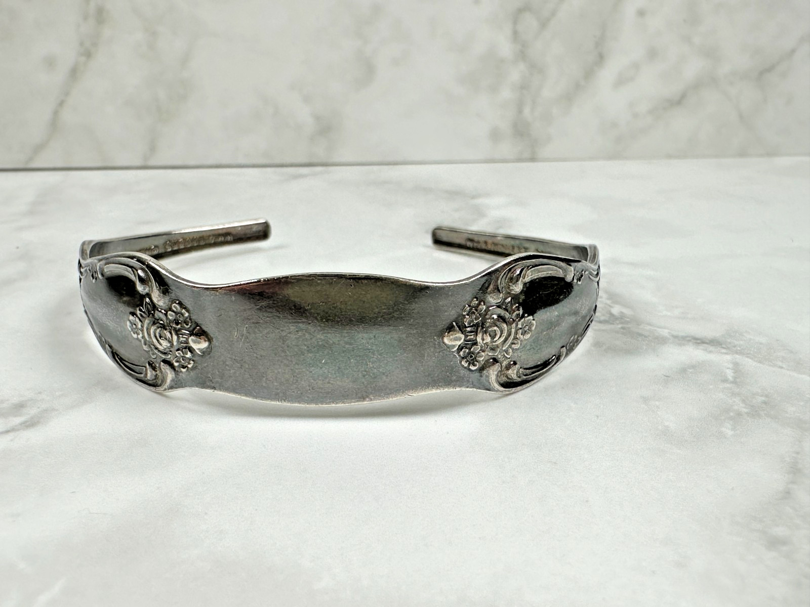 Gunmetal Tone Flatware Cuff Bracelet – Wm A Rogers Oneida Ltd – 6.25″ Wrist