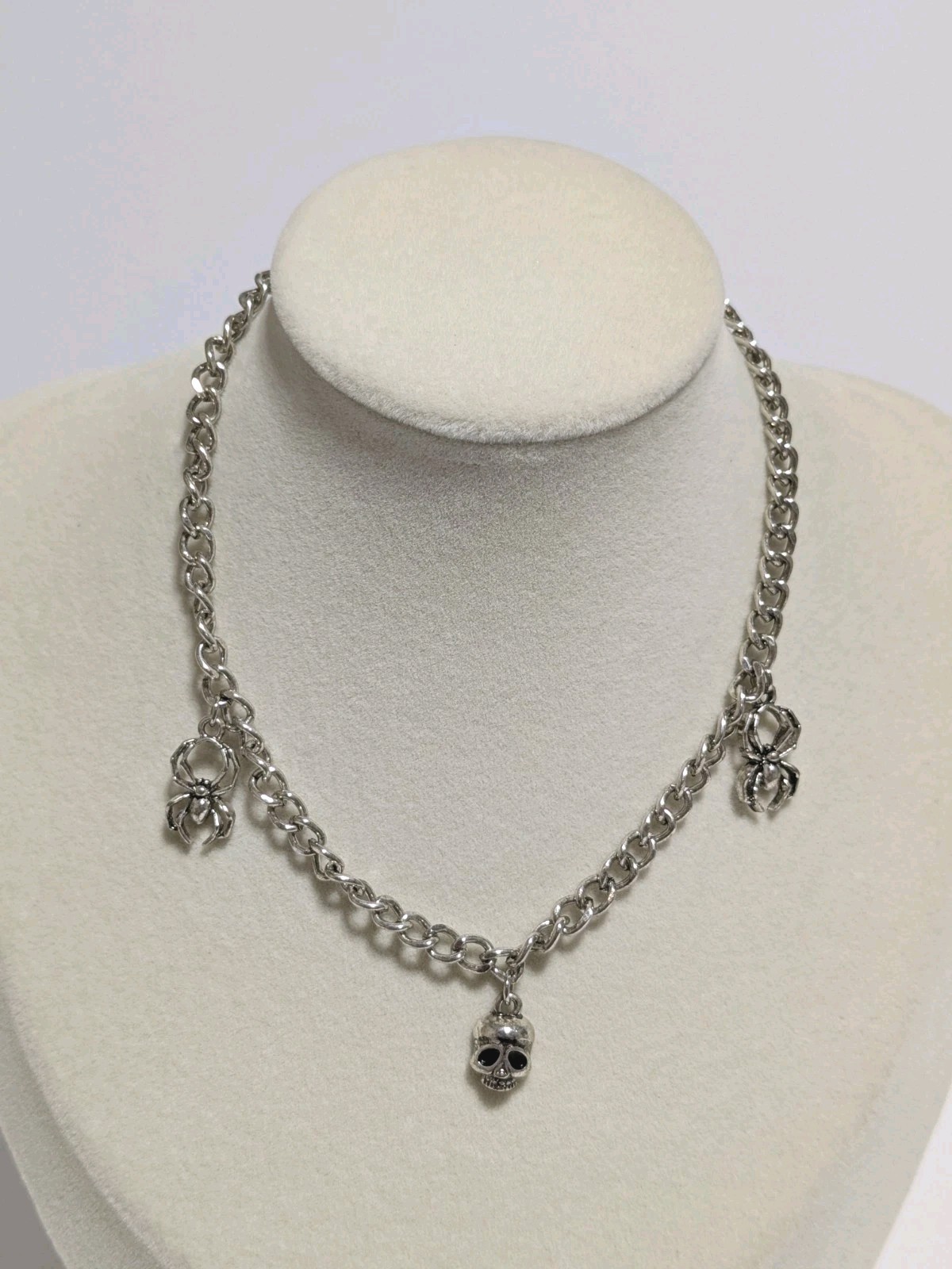 Hot Topic Silver Tone Chain Choker Necklace With Spider & Skull Charms 11″ Goth