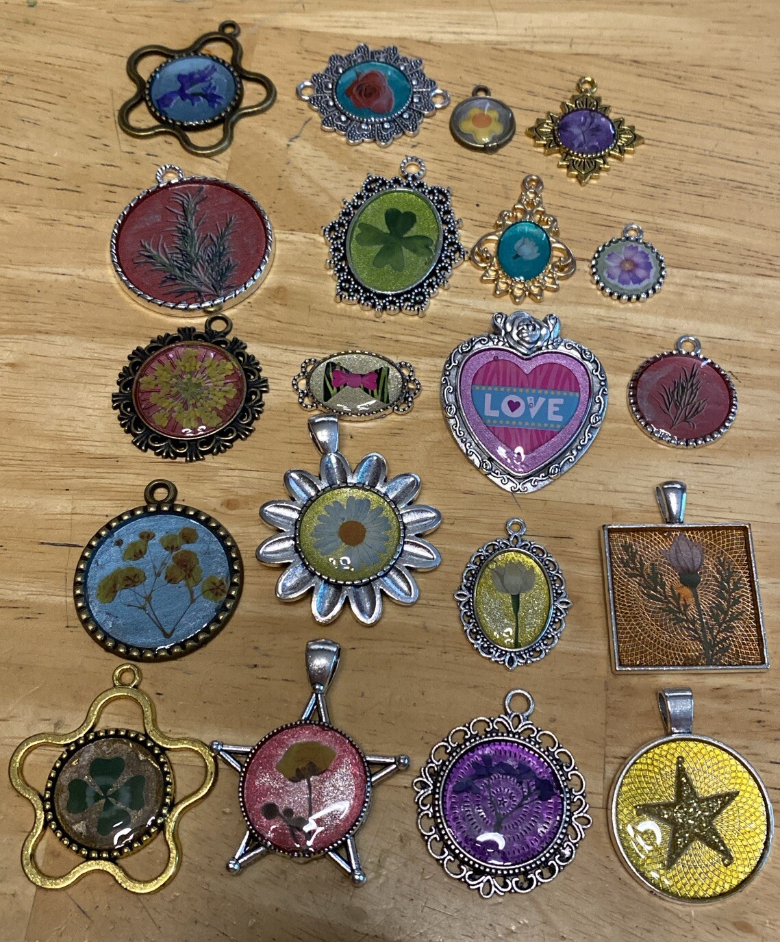 Lot Of 20 Handmade Resin Metal Pendants Set #17