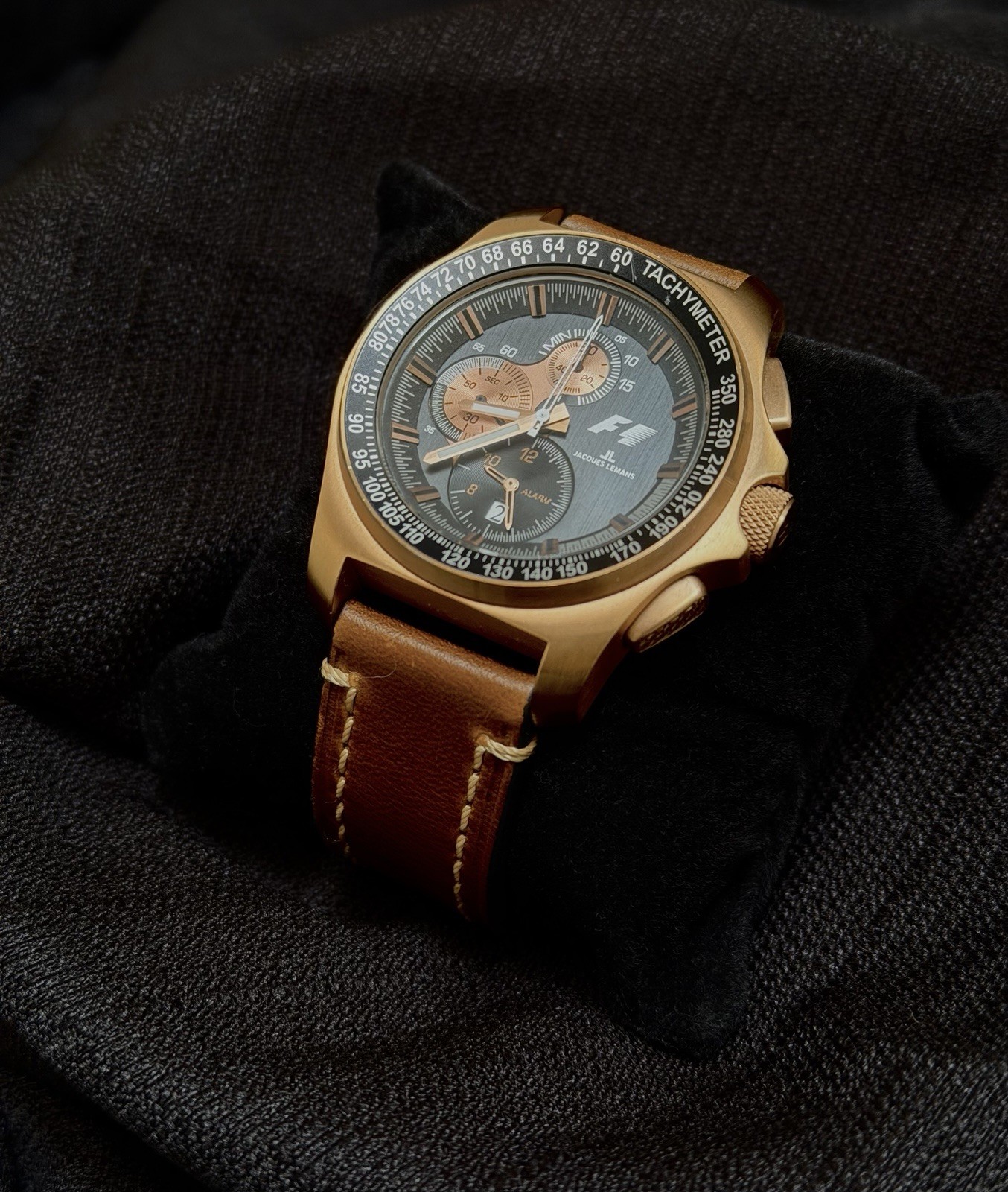 JACQUES LEMANS MEN’S FORMULA 1 GP CHRONOGRAPH ALARM DATE QUARTZ WATCH F5015