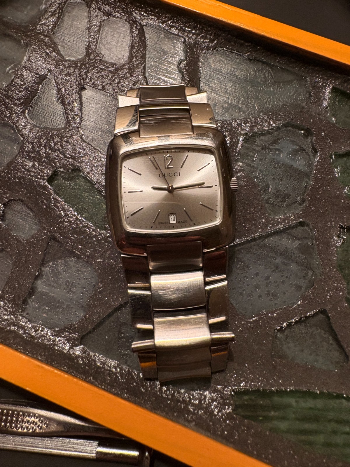 Mens Gucci timepiece 8500m