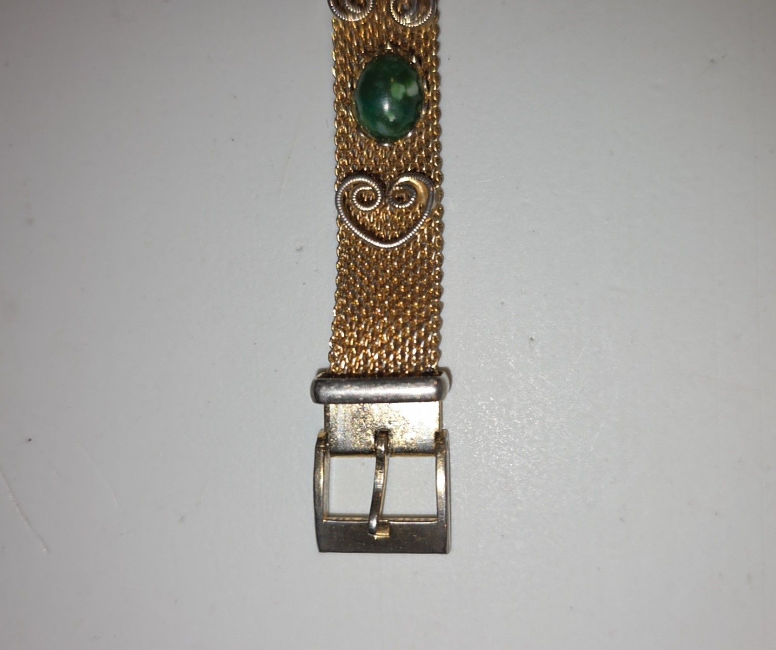 Vintage Sumthing Special Gold Tone Mesh Belt Bracelet Green Cabochons 8″