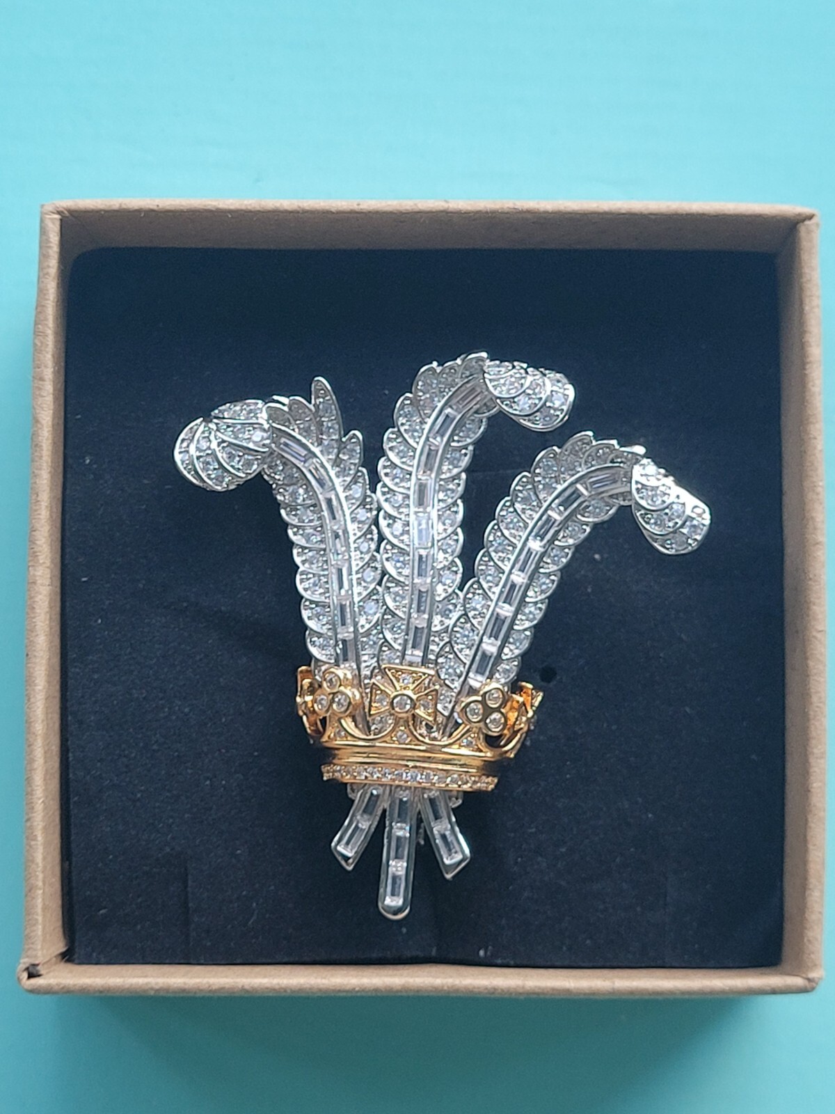 Duchess of Windsors Prince of Wales brooch, Elizabeth Taylor,royal, Gift