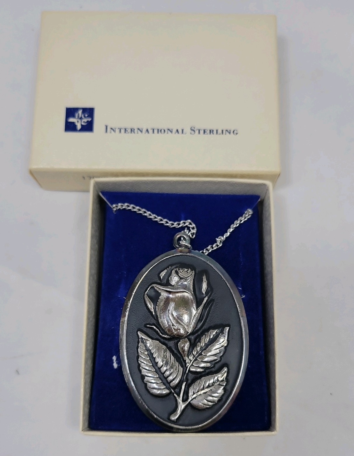 Vintage INTERNATIONAL STERLING Silver Oval Rose Pendant Necklace Original Box