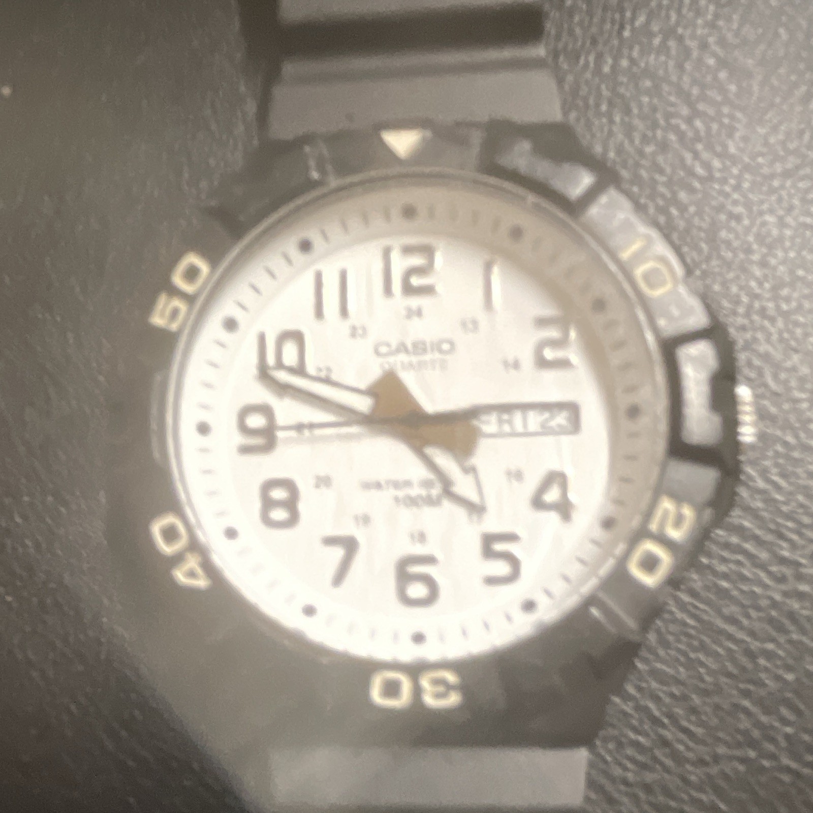 Casio MRW-200H Quartz 100M Mens Watch White Dial Black Resin Strap Day/Date