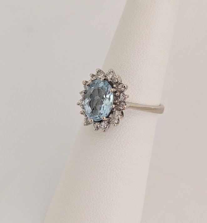 Aquamarine & Diamond Ring 14K Gold 4.1 Grams Retail Price $2199 Make An Offer!