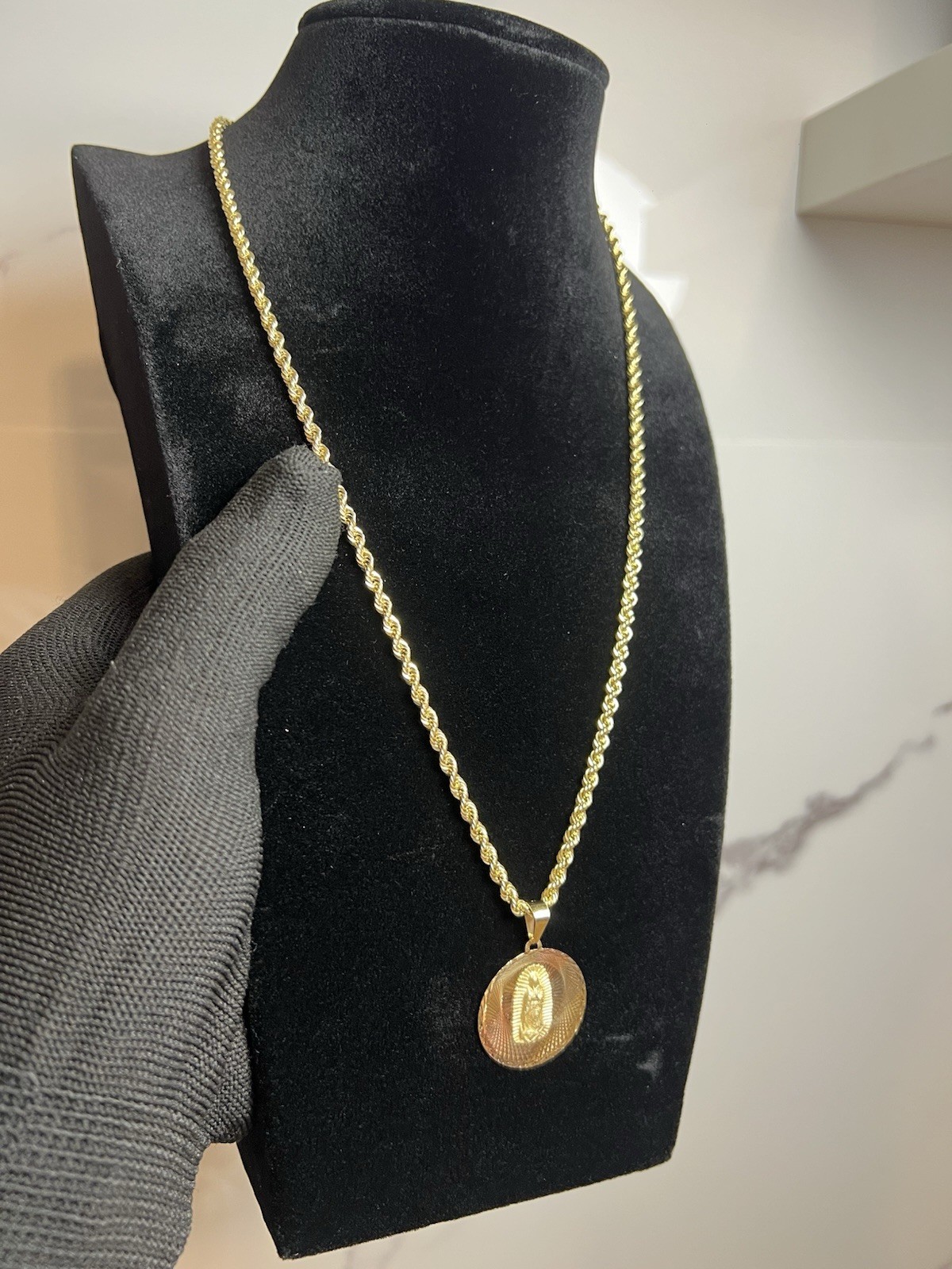 10K Yellow Gold Torsal Chain 20” 2.1mm Our Lady of Guadalupe Pendant 6.8g