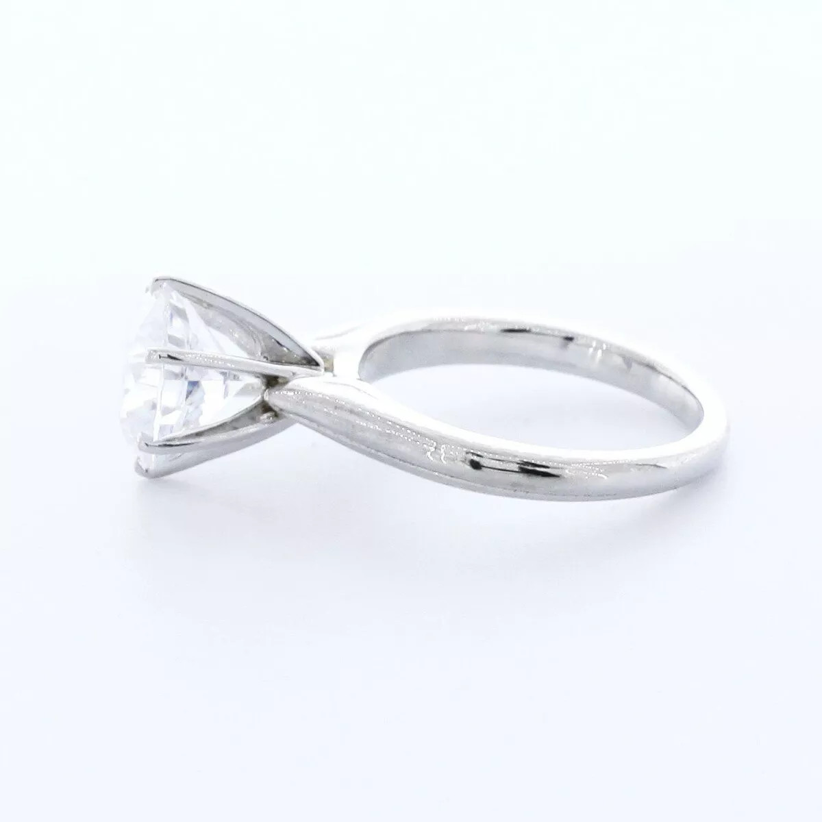 Solitaire Engagement Ring 18K Gold Classic 2.85 CT Round Lab-Grown Diamond G VS2