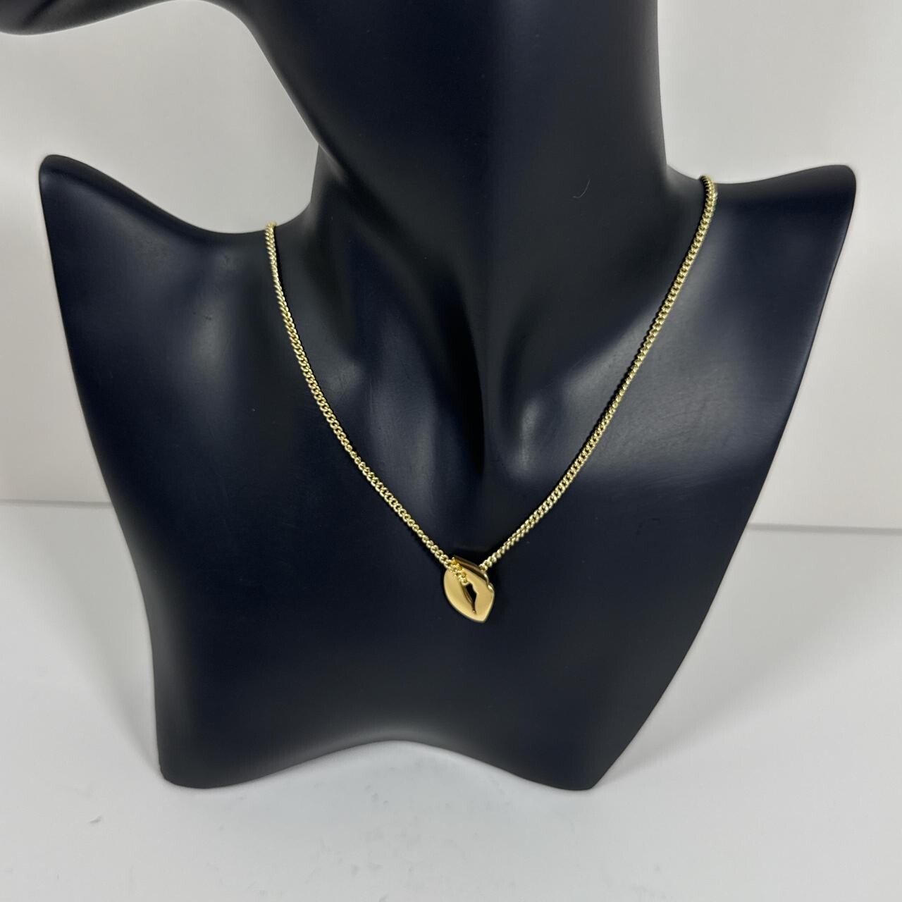 NWT AllSaints Lips Pendant Necklace Length 17″ w 2″ Extender