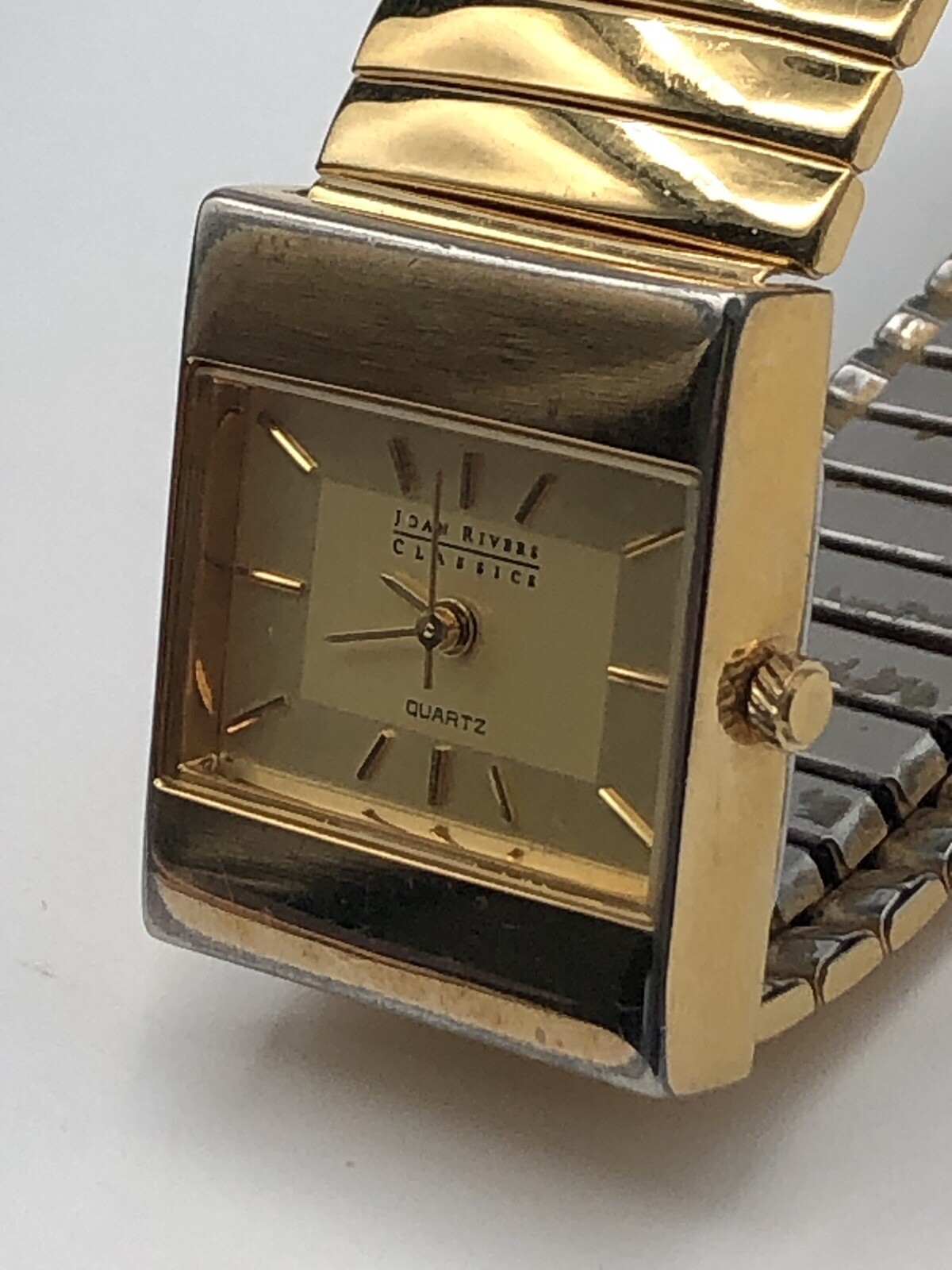 JOAN RIVERS V377 Classic Collection Gold Tone QUARTZ WATCH w/Stretch Band