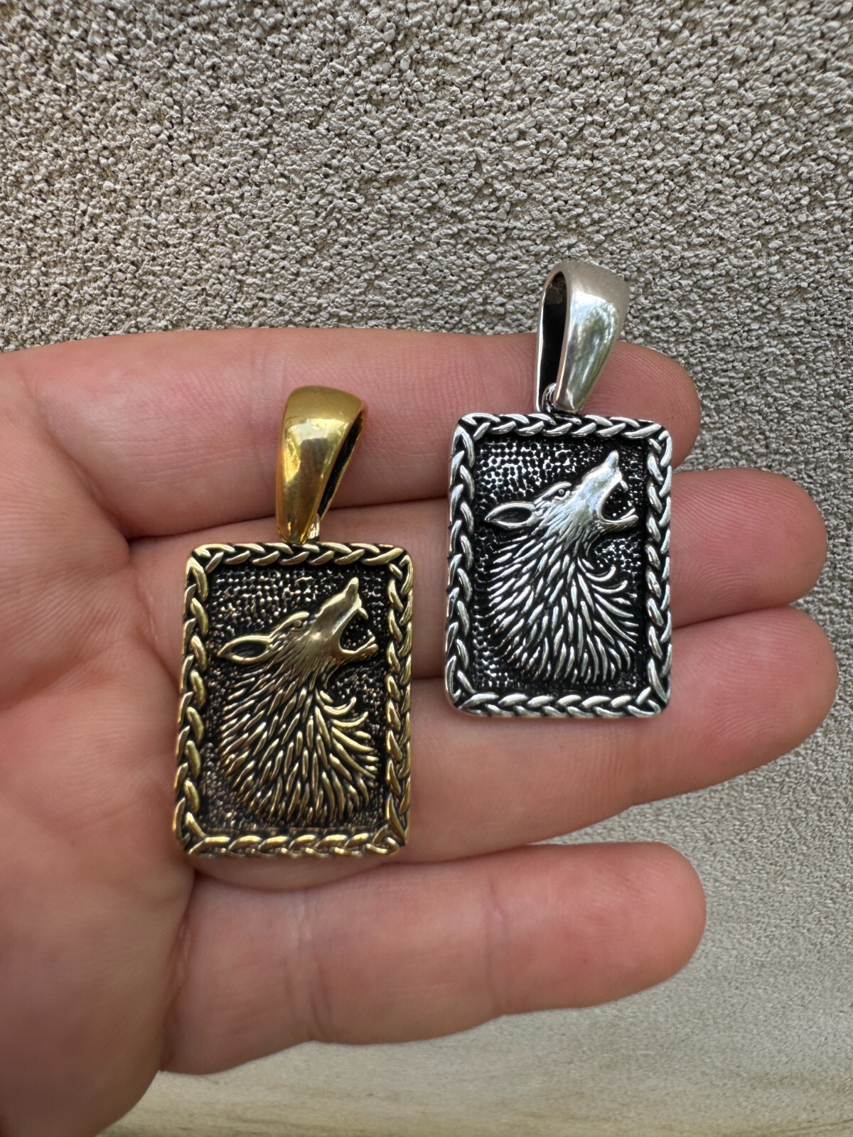 Solid 925 Silver / Gold Plated Oxidized Howling Lone Wolf Pendant Necklace