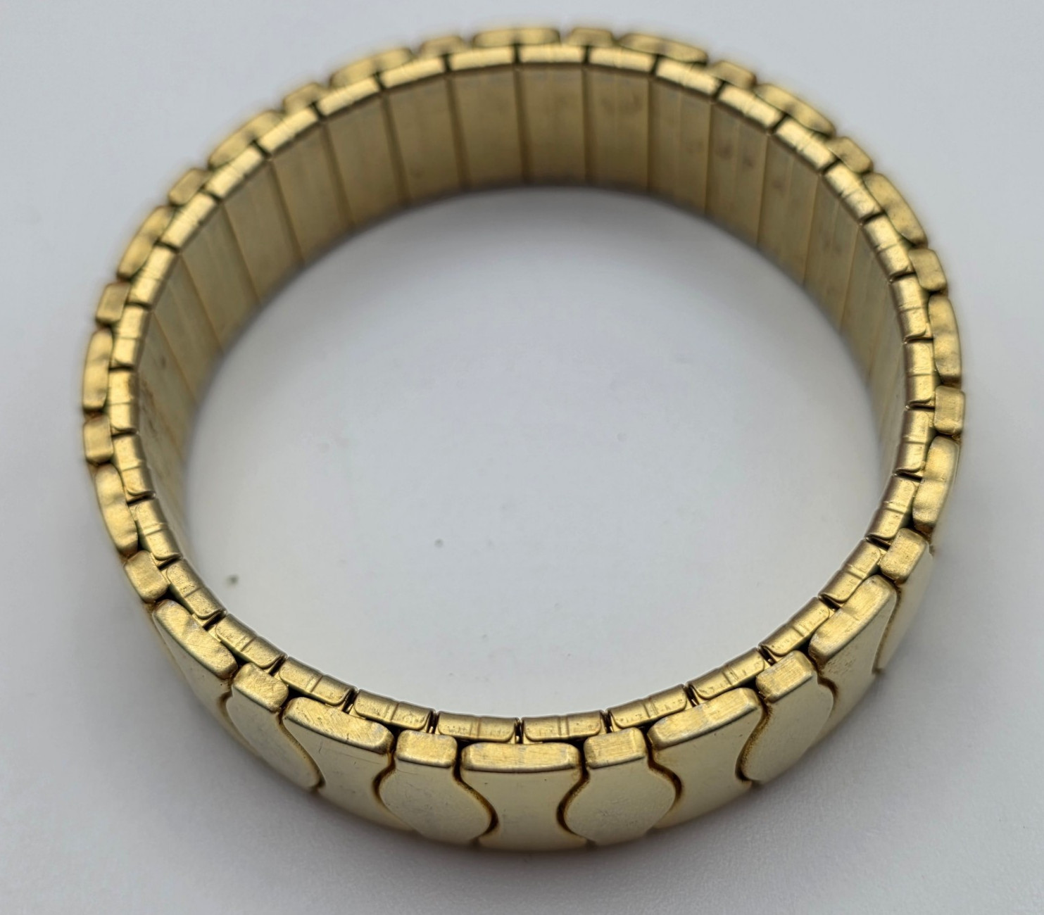 Vintage Gold Tone Expandable Stretch Bangle Bracelet 14.2mm Wide 6-8 in