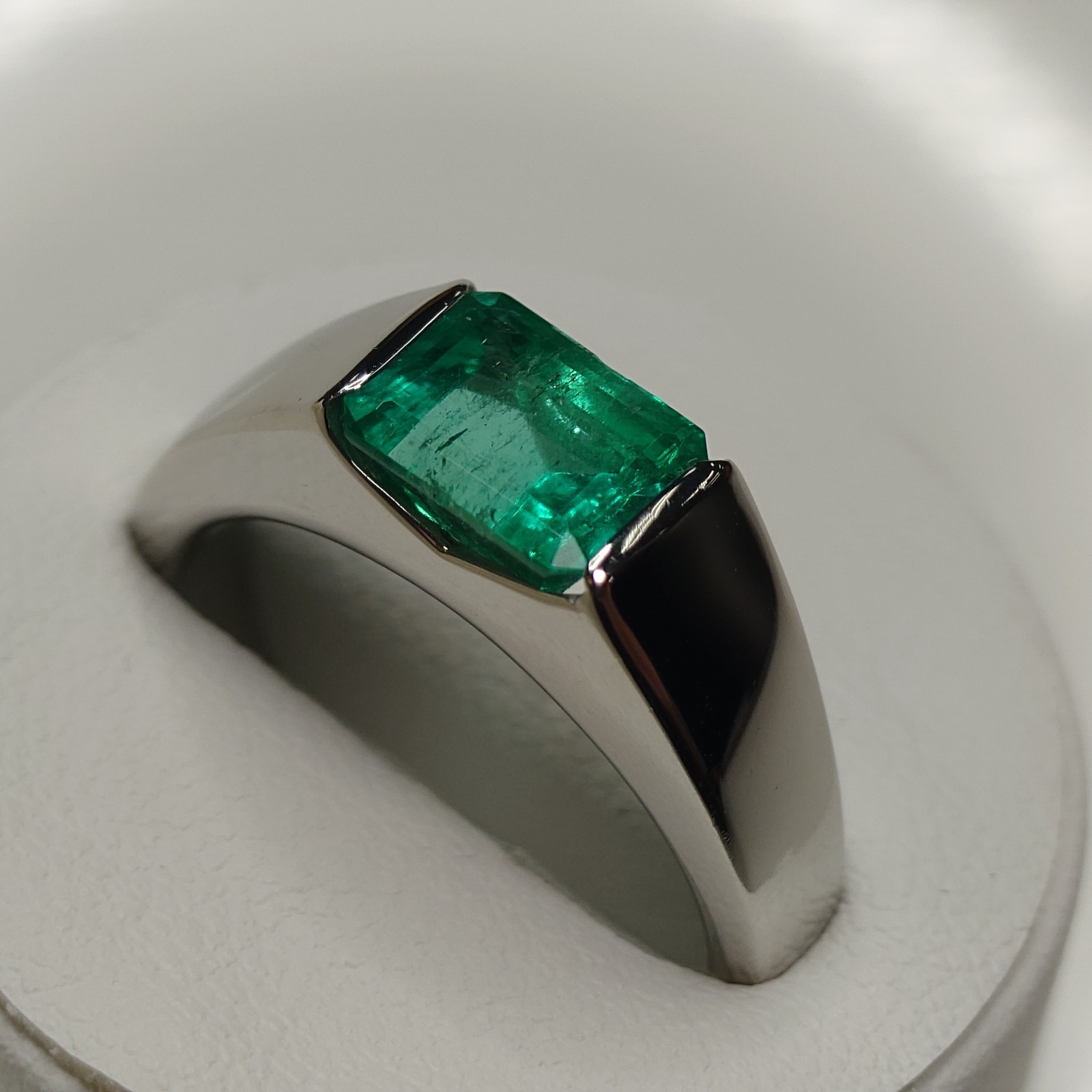 Emerald Ring, 900 Platinum RING Pt900 E1.88 jew0005 Imported from Japan