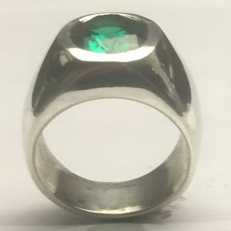 MJG STERLING SILVER RING. HEAVY. 12 x 10mm OVAL LAB EMERALD. SIZE 9.5