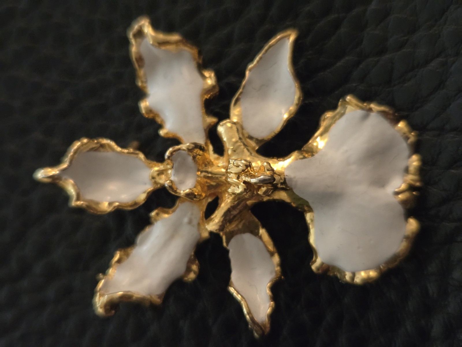 VINTAGE L’ORIENT OF SINGAPORE ORCHID GF BROOCH/PENDANT 22 K GOLD PLATED