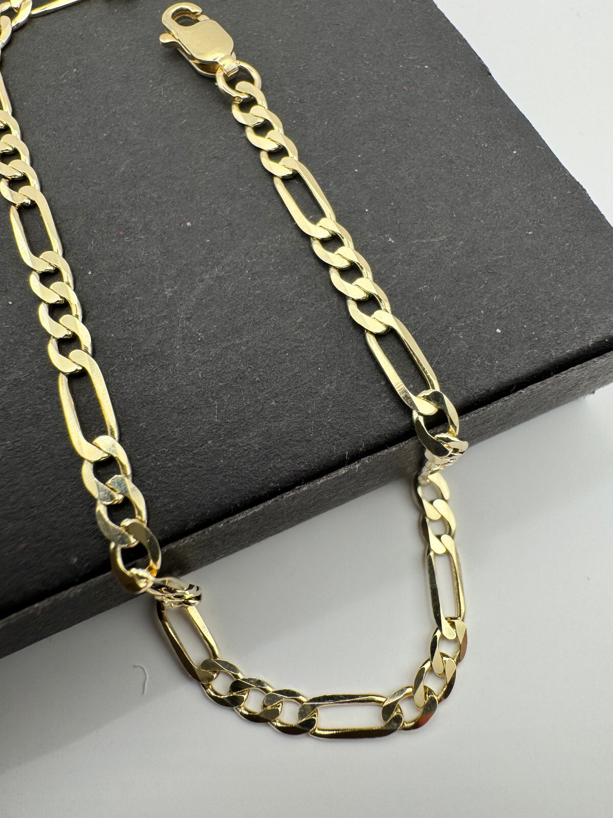 9ct Yellow Gold 3.2mm Figaro 3+1 Fancy 8.5″ / 21cm Bracelet (G80FG)