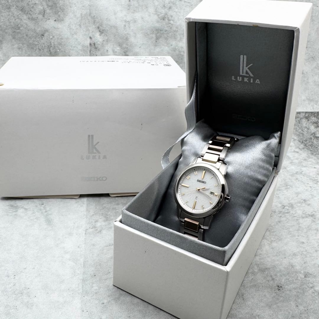Seiko LUKIA I Collection Solar Dress Watch 27.9mm Wrist 14cm White Dial
