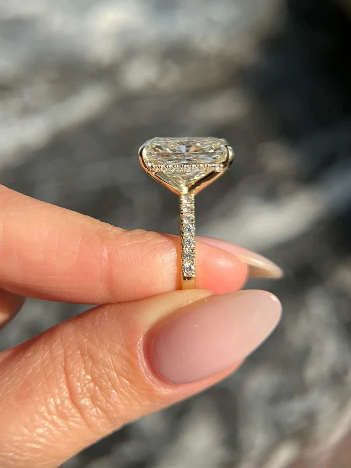 IGI Certified 14k Yellow Gold Diamond Ring 5.30 Ct Radiant Cut Lab Grown VVS E F