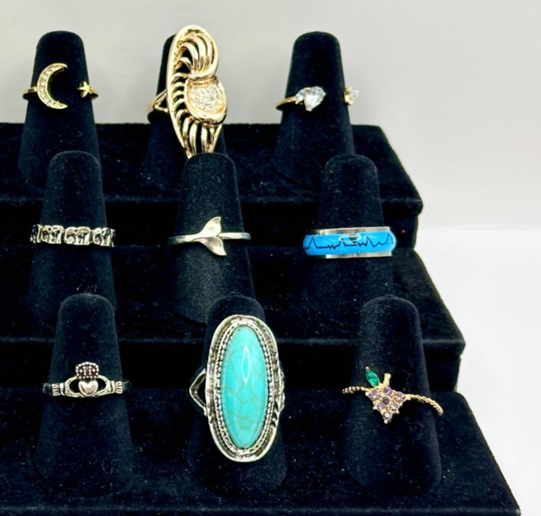 Lot of 18 Fashion Rings Sizes 6 to 6.5 1 Premier Design Contemporary R-45