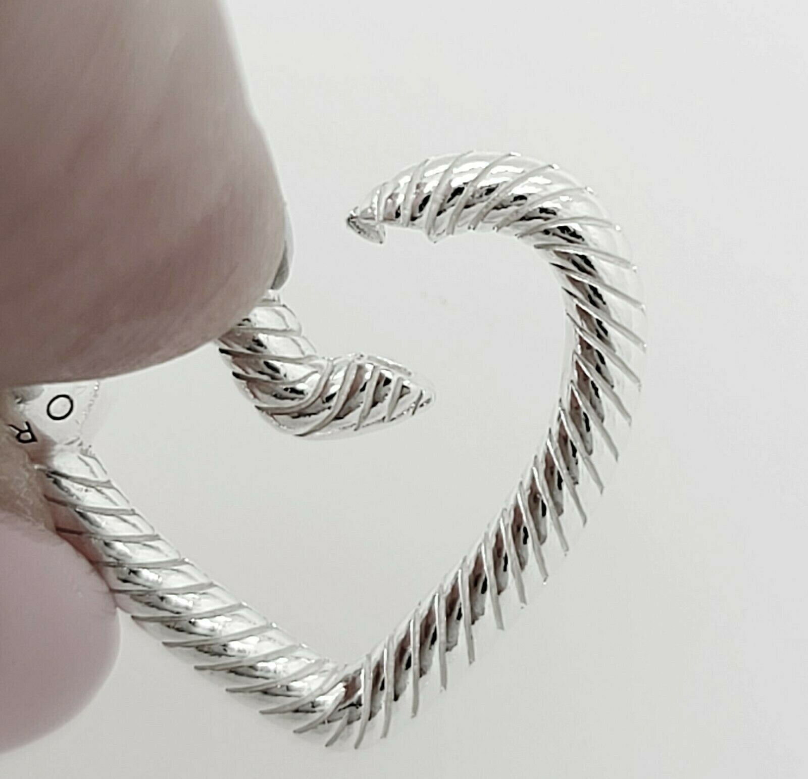 NEW 100% Authentic PANDORA Moments Heart Closure Snake Chain Bracelet 599539C00