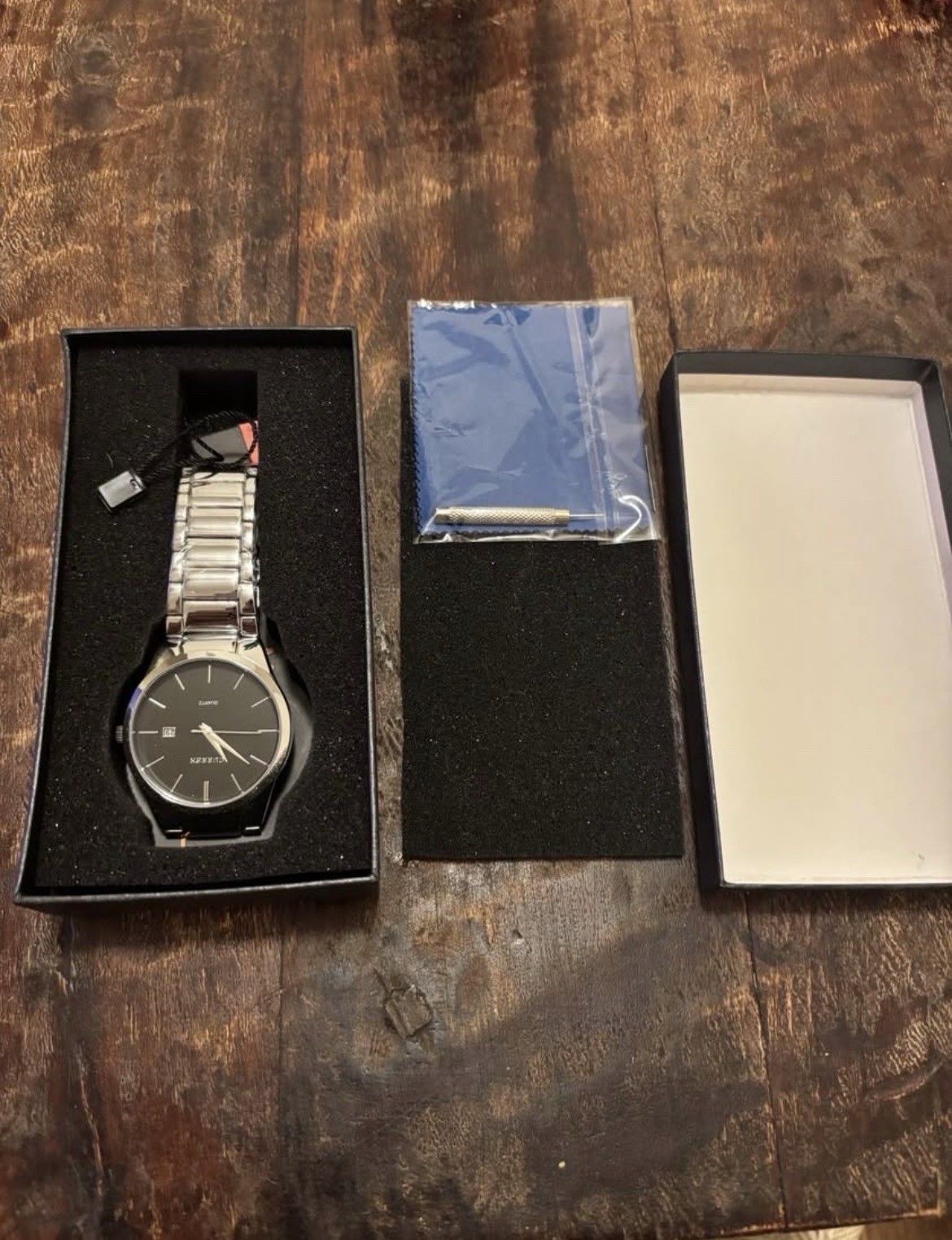 Curren Men’s Quartz Watch with Voeons Box