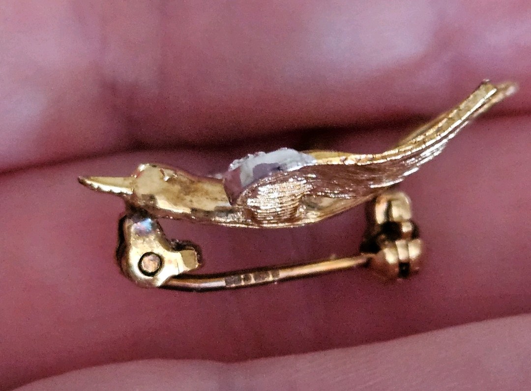 dainty 9ct gold swallow diamonds brooch vintage 1981 375