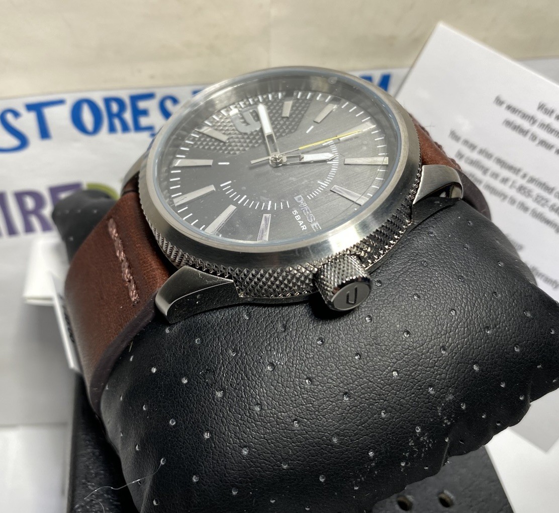 Diesel Men’s 46 x 53 mm Brushed Gunmetal Brown Leather Watch DZ1802 BRAND NEW!